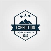 logo de montagne vectoriel. aventure et exploration en montagne vecteur