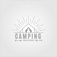 logo de camping en plein air. randonnées en montagne et en forêt vecteur