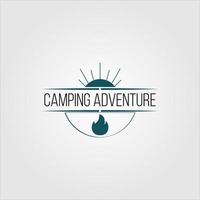 logo de camping vectoriel. camping dans les montagnes et forêt nature vecteur