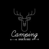 logo de camping en plein air. randonnées en montagne et en forêt vecteur