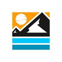 logo moderne de montagne et de plage vecteur