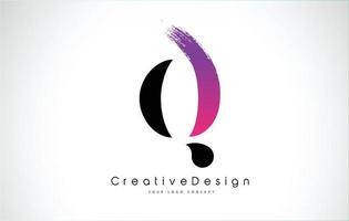 création de logo de lettre q avec un coup de pinceau violet rose créatif. vecteur