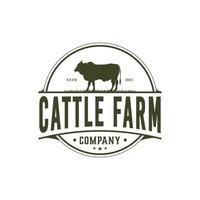 étiquette d'emblème de boeuf angus de ferme de bétail vintage vecteur de conception de logo d'élevage