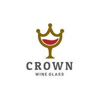 combinaison de verre à vin avec couronne en arrière-plan blanc, création de logo vectoriel modifiable