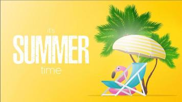 bannière jaune heure d'été. chaise longue et parasol à rayures jaunes isolés sur fond blanc. palmiers et cercle de natation de flamant rose. illustration vectorielle vecteur