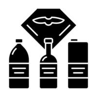 icône de glyphe de boissons de vol. eau pure en bouteille. alcool d'avion. l'alimentation de l'avion. menu des jets. service aéronautique. voyage en avion. périple. symbole de la silhouette. espace négatif. illustration vectorielle isolée vecteur