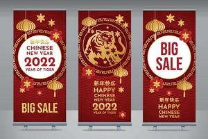 roll up banner nouvel an chinois 2022 année du tigre fleur rouge et or. modèle de bannière de vente. vecteur