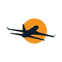 conception de logo de silhouette de mouche et de coucher de soleil d'avion vecteur