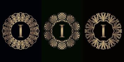 collection de logo initial i avec cadre d'ornement de mandala de luxe vecteur