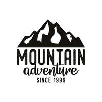 aventure en montagne typographie vintage camping en montagne rétro slogan de randonnée illustration de conception de t-shirt vecteur