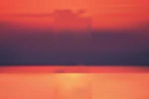 flou de mouvement plage tropicale au coucher du soleil avec un fond de vagues abstraites de l'océan bokeh lumière du soleil. copier le concept de chambre de vacances d'été et de voyage d'affaires. style de filtre de couleur de ton antique. vecteur