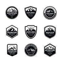 ensemble de badges de montagne et de plein air vintage vecteur