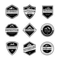 badges d'aventure en montagne et en plein air vecteur