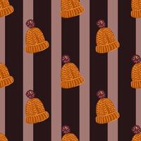 motif de doodle sans couture scandinave avec des éléments de bonnet tricoté orange. fond sombre rayé. vecteur