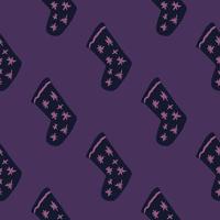 modèle sans couture avec des éléments de griffonnage de chaussettes de noël. fond violet. toile de fond des vacances du nouvel an. vecteur