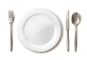 Ensemble de couverts réalistes 3d composé d'une assiette blanche, d'une fourchette, d'une cuillère et d'un couteau. isolé sur fond blanc. vecteur