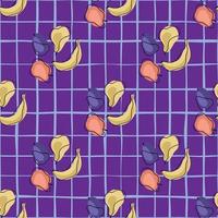 motif décoratif harmonieux de bananes abstraites, pommes, prunes et poires. fond à carreaux violet clair. vecteur