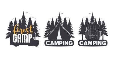 un ensemble de logos sur le thème du camping. silhouette d'une forêt, une tente, un sac à dos pour le tourisme et une maison mobile. vecteur. vecteur