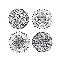 jeu d'icônes de dessin de masque tiki noir et blanc isolé sur fond blanc. têtes de totem de culture hawaïenne et polynésienne avec ornements peints. illustration vectorielle vecteur