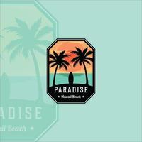 plage ou paradis emblème logo illustration vectorielle vintage moderne modèle icône graphisme. palmier ou cocotier à l'extérieur avec signe ou symbole de planche de surf pour l'aventure de voyage vecteur