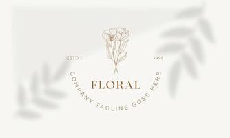 logo dessiné à la main d'élément floral botanique avec fleur et feuilles sauvages. logo pour spa et salon de beauté, boutique, magasin bio, mariage, designer floral, intérieur, photographie, cosmétique. vecteur