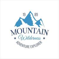 logo d'entreprise simple sur l'aventure dans la nature de montagne, le camping et la survie vecteur