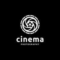 modèle de vecteur de logo de cinéma abstrait isolé sur fond blanc