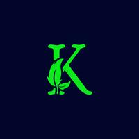 lettre k feuille nature, vecteur de modèle de logo vert eco isolé