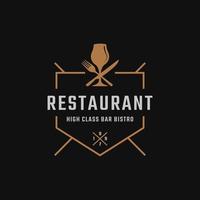 Insigne d'étiquette rétro vintage classique pour verre à vin de luxe avec cuillère fourchette couteau pour restaurant bar bistro logo design inspiration vecteur