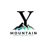 lettre initiale y logo de montagne. explorez l'élément de modèle de logo d'entreprise de symbole d'aventure de montagne. vecteur