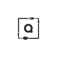 logo du restaurant. lettre initiale q avec une fourchette de cuillère pour le modèle de conception d'icône de logo de restaurant vecteur