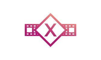 lettre initiale x carré avec bandes de bobine pellicule pour film film studio de production de cinéma inspiration logo vecteur