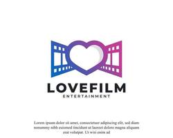 icône de film d'amour. bobine de film de cinéma et pellicule avec élément de conception de vecteur de logo en forme de coeur