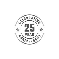 Insigne d'emblème de célébration d'anniversaire de 25 ans avec la couleur grise pour l'événement de célébration, le mariage, la carte de voeux et l'invitation d'isolement sur le fond blanc vecteur