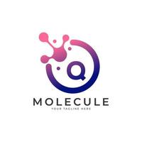 logo médical. élément de modèle de conception de logo de molécule de lettre initiale q. vecteur