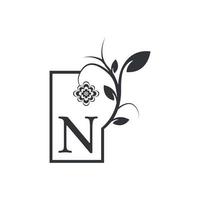 insigne de cadre carré élégant logo n luxe. floral avec des feuilles de fleurs. parfait pour la mode, les bijoux, le salon de beauté, les cosmétiques, le spa, la boutique, le mariage, le timbre de lettre, le logo de l'hôtel et du restaurant. vecteur