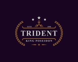 insigne rétro vintage pour trident neptune dieu poséidon triton roi lance logo emblème symbole de conception vecteur