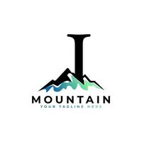 lettre initiale i logo de montagne. explorez l'élément de modèle de logo d'entreprise de symbole d'aventure de montagne. vecteur