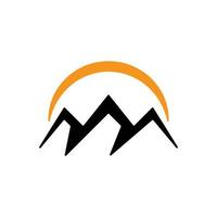 montagne avec création de logo soleil vecteur