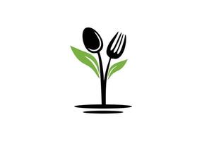 cuillère à fourchette avec feuilles vertes création de logo de ferme de jardin de plantes pour restaurant vecteur
