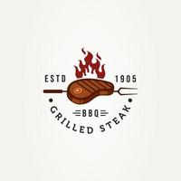 steak de boeuf grillé avec création de logo d'insigne de fourchette vecteur