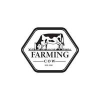 logo hexagonal vintage de la ferme familiale de vache vecteur