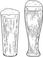 dessin d'esquisse d'un verre et d'une chope de bière. vecteur