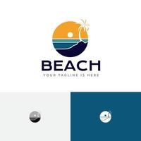 modèle de logo de voyage cercle plage mer coucher de soleil tour vecteur