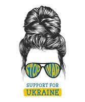 coiffures chignon désordonnées pour femmes portant des lunettes de soleil typographiques stop war et soutien à l'ukraine vecteur