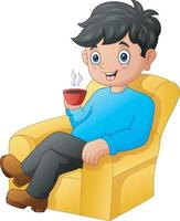 un homme assis sur le canapé tout en tenant une tasse de café chaud vecteur