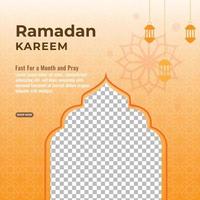 publication sur les réseaux sociaux du ramadan kareem et vente d'offres créatives vecteur