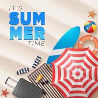 illustration vectorielle de vacances d'été avec ballon de plage, feuilles de palmier, planche de surf et lettre de typographie sur fond de sable de plage. vecteur