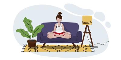 une jeune femme en vêtements d'été à la maison est assise sur un canapé et médite en posture de lotus. illustration vectorielle de style dessin animé plat. vecteur