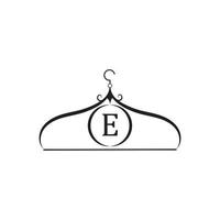 logo vectoriel de mode. logo du cintre. lettre e logo. emblème de tailleur. icône de garde-robe - dessin vectoriel